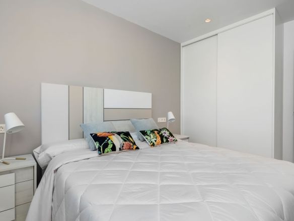 Lo Crispin Apartments Bedroom 1