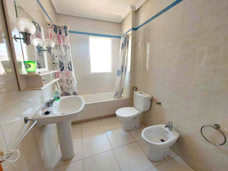 Calle La Haya, Bathroom Calle La Haya, Bathroom