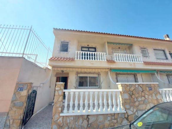 Calle La Haya, front view 2