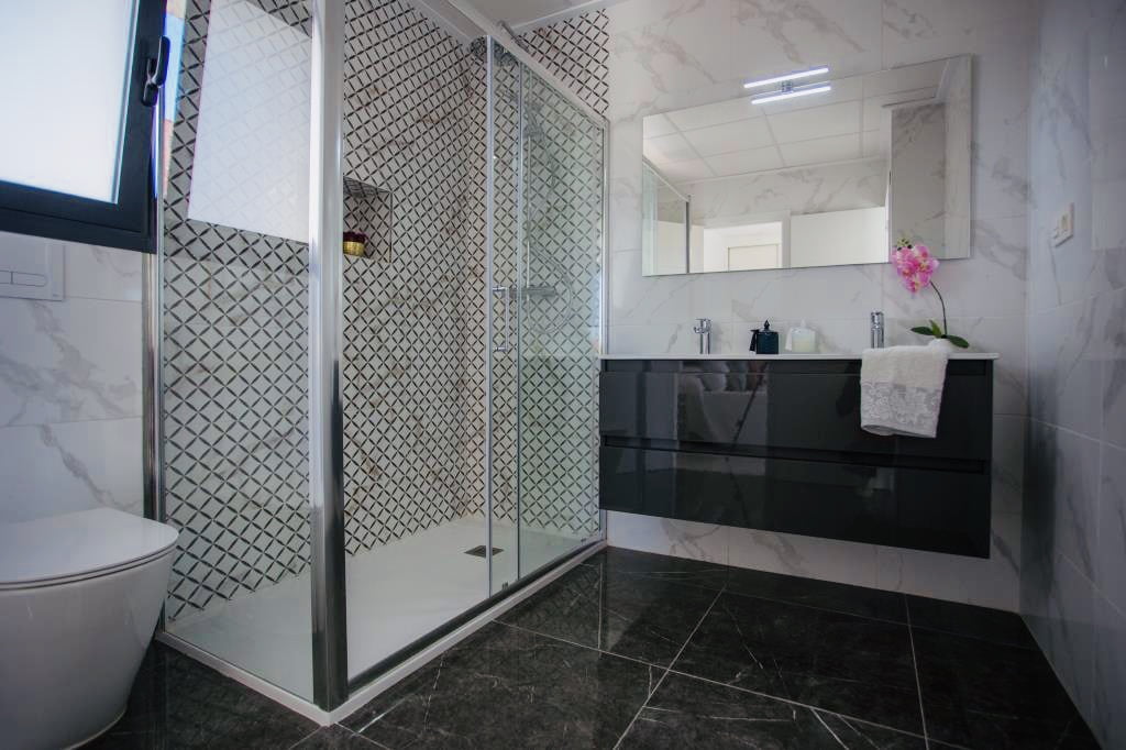 alba-salina-1-bathroom-p2 Alba Salina 1 - Los Montesinos - Bathroom 1 p3