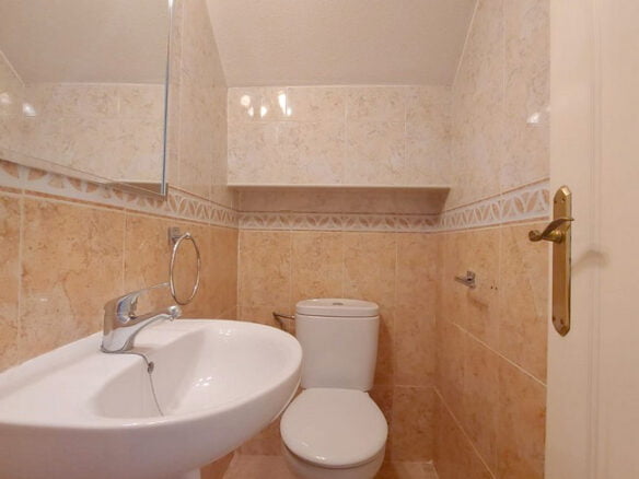 azucenas 21 - downstairs wc