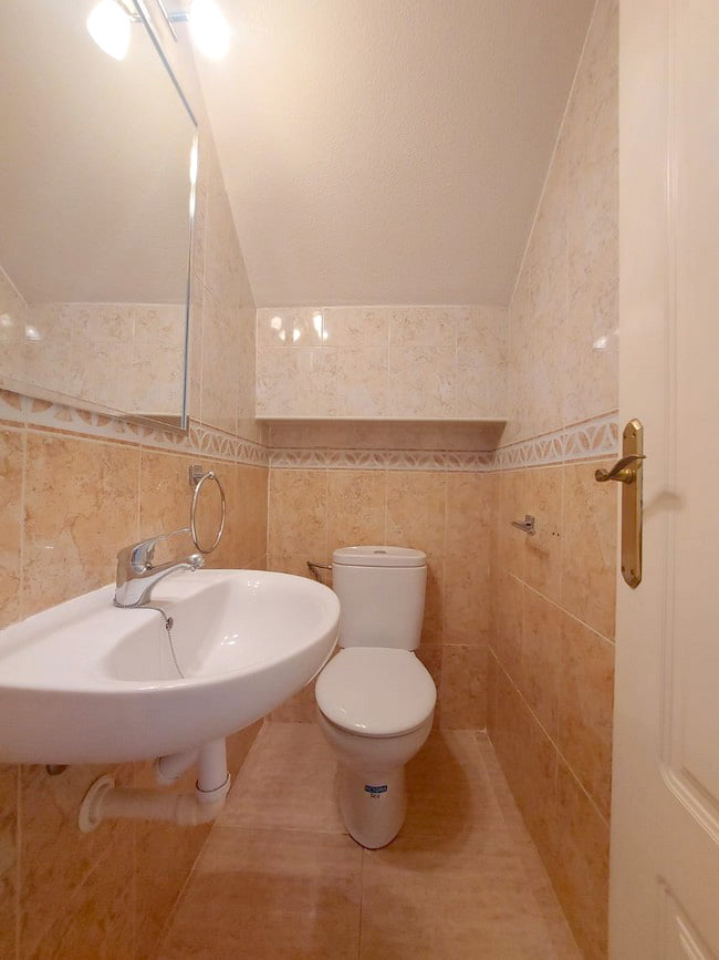 azucenas 21 - downstairs wc