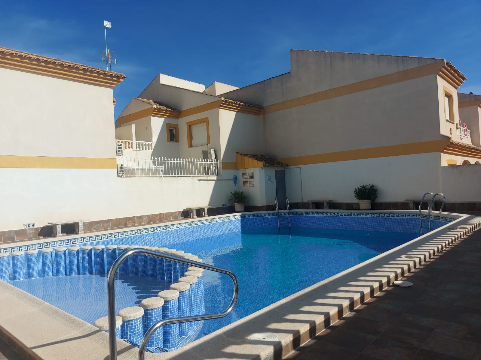 azucenas-comm-pool-2